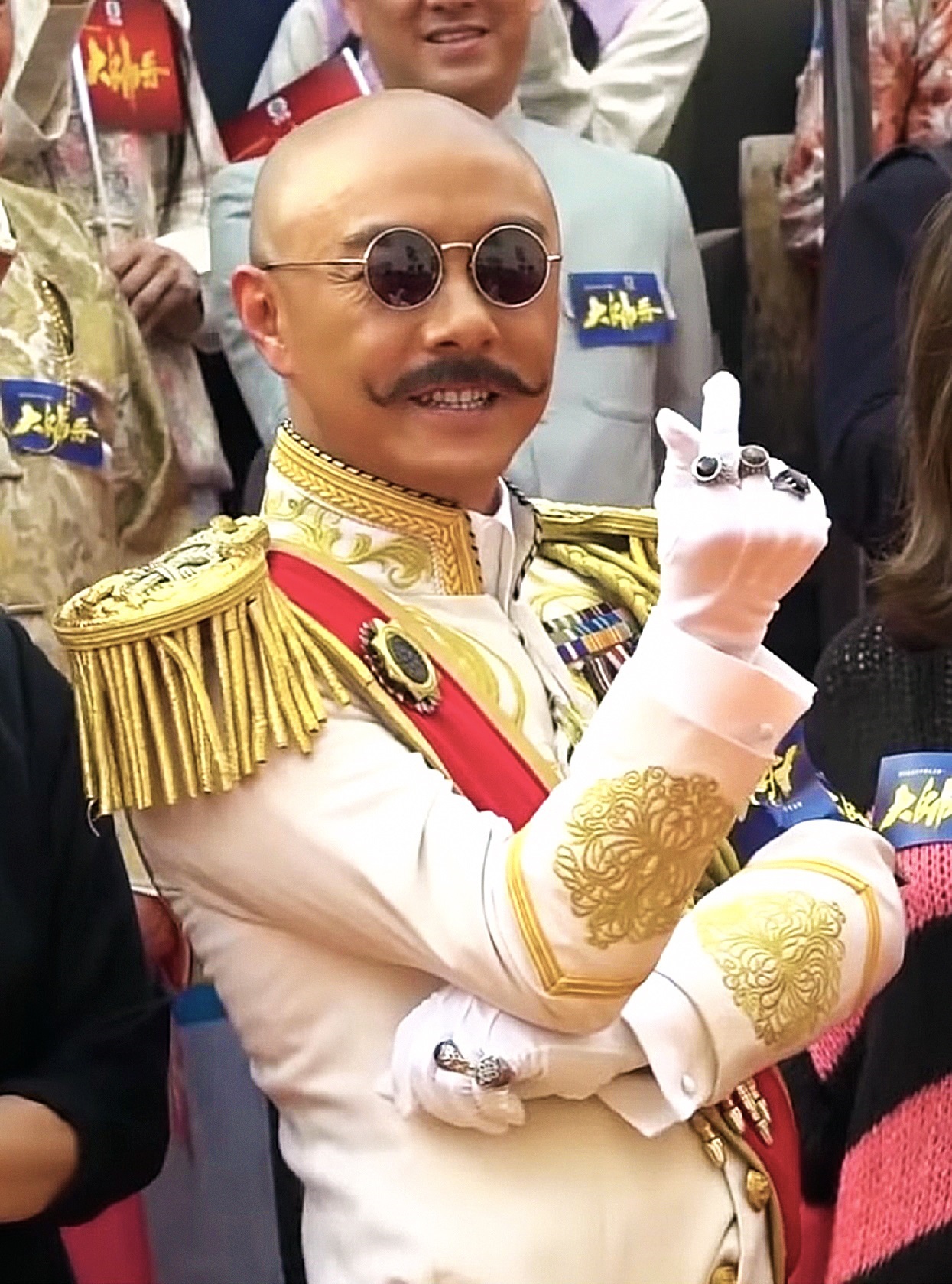 張衞健