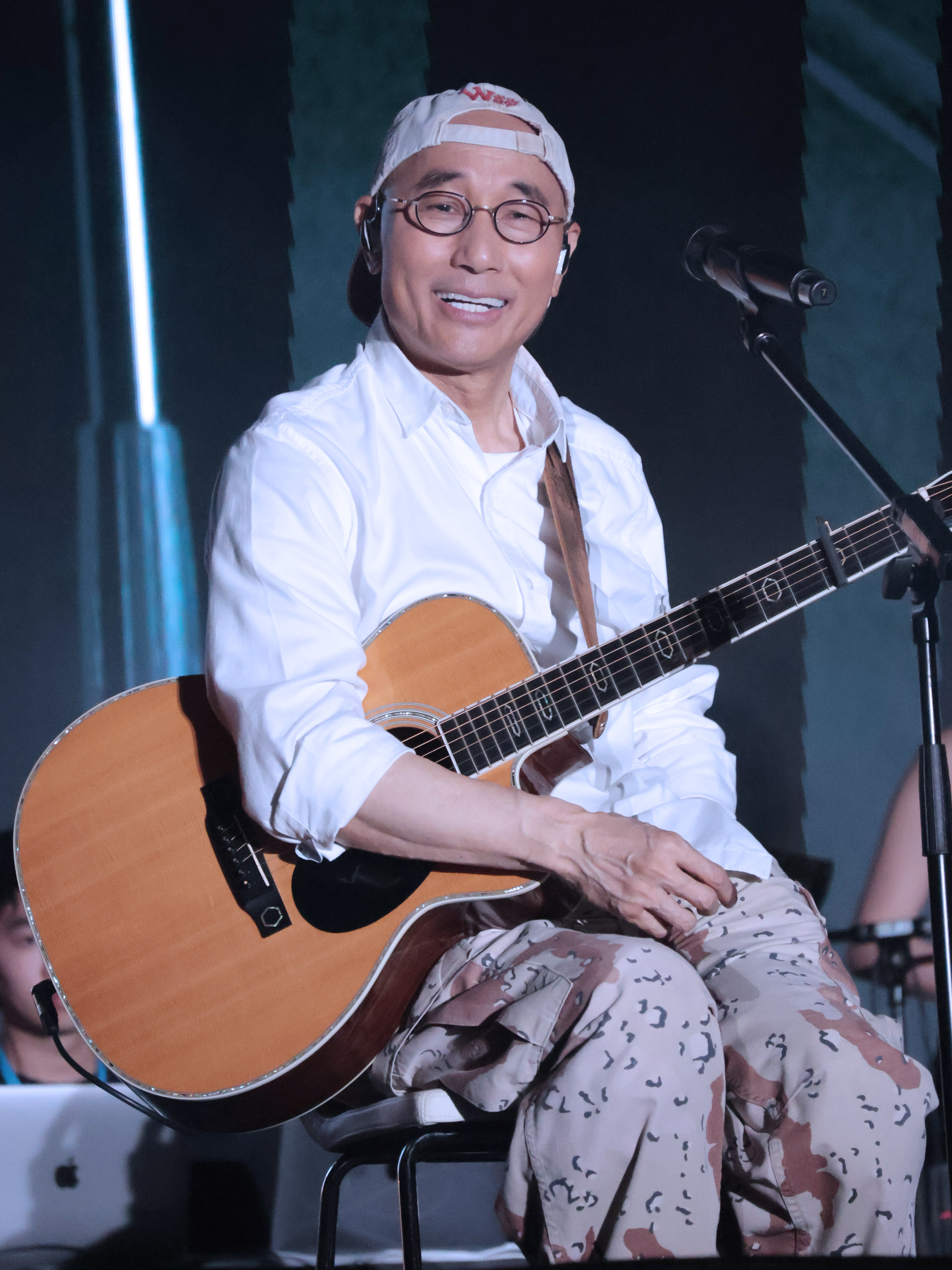 盧冠廷 Lowell Lo