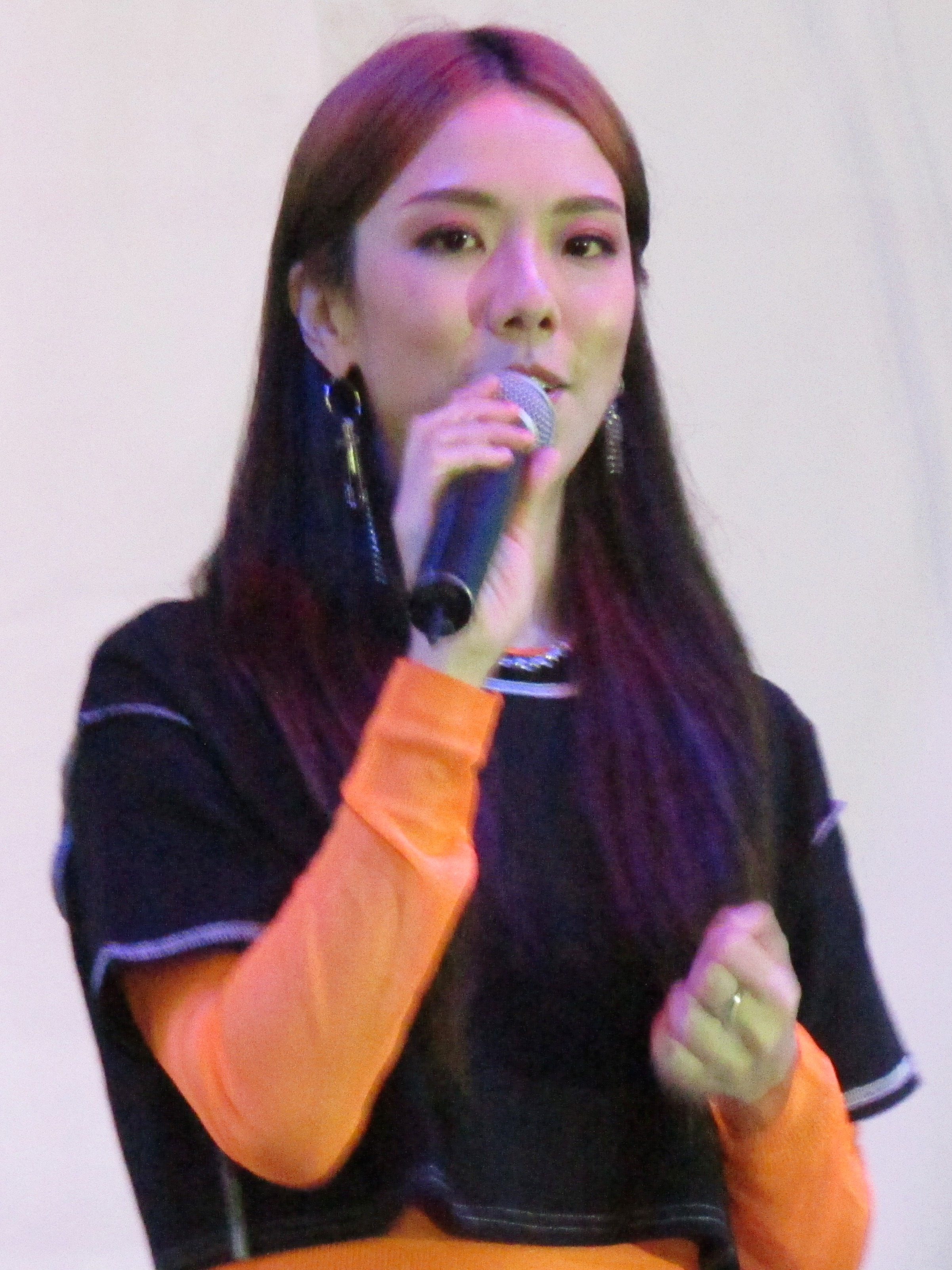 雷深如 J.ARIE