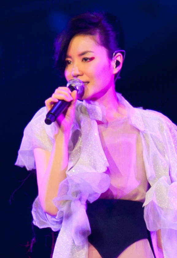 Faye 王靖雯  ‎